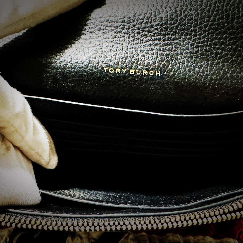 Tory Burch Elegant Black Leather Crossbody Bag - Picture 15 of 17